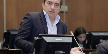 Consejo de Administración Legislativa suspende el sueldo al correísta Yofre Poma