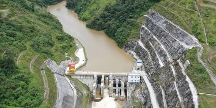 CELEC ayuda con la limpieza de la cuenca del río Zamora