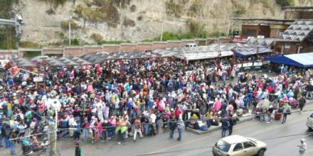 Angustia e incertidumbre entre venezolanos varados en frontera sin pasaporte