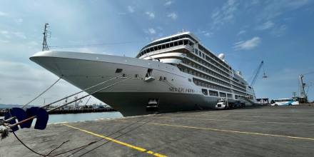 El crucero Silver Moon llegó a Manta y Guayaquil