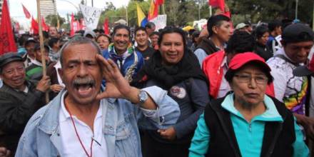 Miles marcharon contra políticas oficialistas