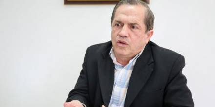 Juez llama a juicio a excanciller correísta Ricardo Patiño