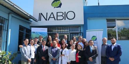 Inabio recibe equipo para estudio de información molecular de biodiversidad