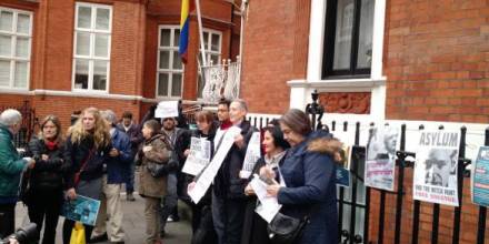 Justicia interroga a Julian Assange en la embajada de Ecuador en Londres