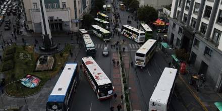 Bolivia: Más de mil vehículos están atrapados en las rutas bloqueadas