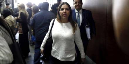 Exvicepresidenta María A. Vicuña recibe sueldo del Servicio de Rentas Internas desde hace doce meses