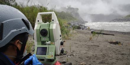 CELEC EP monitorea erosión en el cauce del río Coca