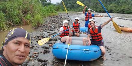 Los kichwas son guías del rafting y kayak 