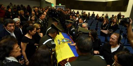 Funeral de Julio César Trujillo fue con honores de Estado y condecoración