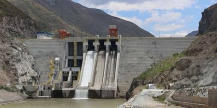 Amenaza de apagones flota en el ambiente