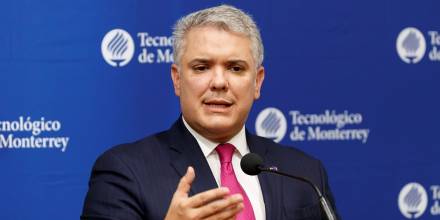 Colombia estudia reabrir la frontera terrestre con Ecuador a partir de noviembre