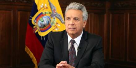 Lenín Moreno reitera respaldo a Guaidó y llama a evitar la violencia
