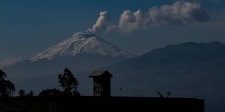 El Cotopaxi emanó nube de gas de 1.403 metros sobre el cráter