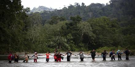 Las mujeres son ya la mitad de los migrantes del mundo, según un informe de ONG jesuitas