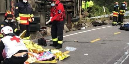 8 personas murieron en accidente de un bus que salió de Lago Agrio