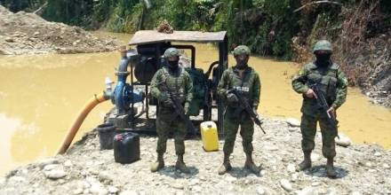 El Ejército realizó operativo contra la minería ilegal en Napo 