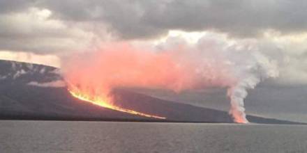 Volcán La Cumbre en el archipiélago de Galápagos continúa proceso eruptivo