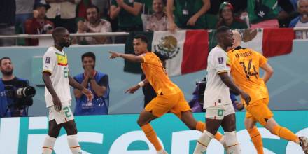 Holanda venció 2-0 a Senegal