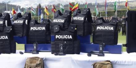 La Policía recibió 21 mil chalecos, radios y dispositivos tecnológicos