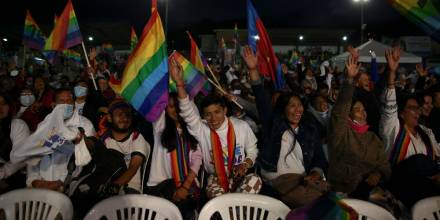 Conciertos, caravanas y comida cerraron campañas