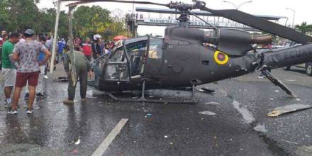 Un helicóptero militar cayó en una avenida de Portoviejo