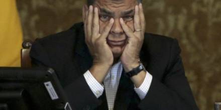 Correa con orden de captura en todo el Ecuador