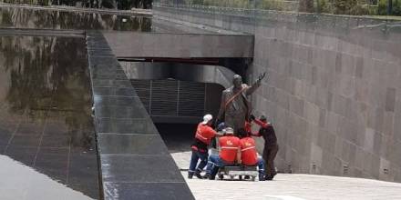 Monumento a Néstor Kirchner fue retirado de la sede de Unasur