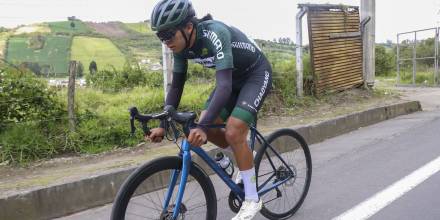 Elvis Cotacachi, primer ciclista indígena de Ecuador, quiere emular a Carapaz