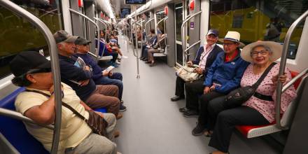 El Metro de Quito comenzó a operar con normalidad