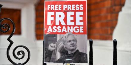 Cancillería dice que Julian Assange ha sido ‘grosero’ e ‘irrespetuoso’ con Ecuador