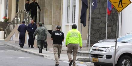 Desde los cuarteles se vendían armas y municiones