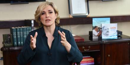 Cynthia Viteri solicita medidas cautelares contra el Ministerio de Salud y Pfizer