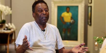 Pelé mejora de la infección respiratoria, pero sigue "sin previsión de alta"