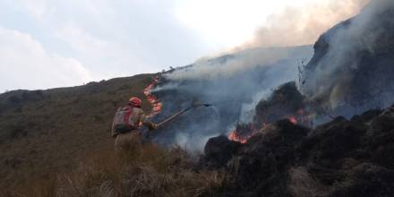 Ecuador recibió helicópteros de Perú para los incendios en Azuay y Loja