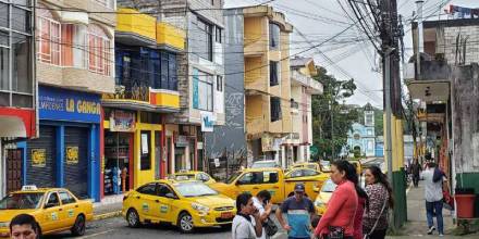 Tena y Tulcán, paralizadas por reclamos de choferes