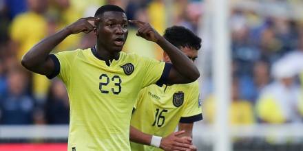 Moisés Caicedo y Kendry Páez en la concentración de Ecuador para el partido ante Bolivia