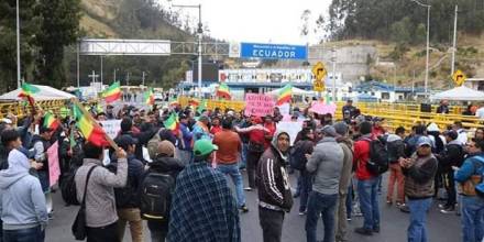 Cerradas vías y puente que une Ecuador con Colombia por paro en Carchi