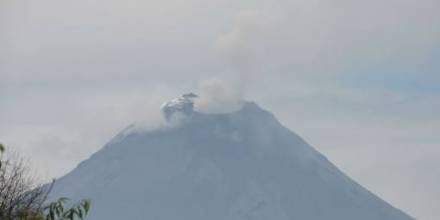 Volcán Reventador registra actividad eruptiva alta