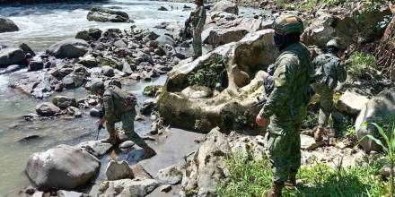 Un soldado fue hallado muerto y otro está desaparecido en la frontera con Colombia