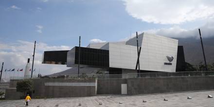 Ecuador dispone que el edificio de la Unasur sea un centro múltiple de educación superior