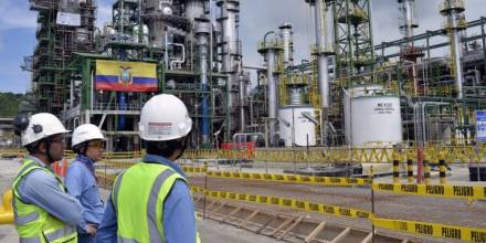 Ecuador alcanza acuerdo con petroleras para bajar tarifas de explotación