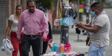 53 de cada 100 trabajadores en Ecuador están en la informalidad