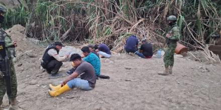 Loja: Minería ilegal dejó 9 detenidos y 14 excavadoras inhabilitadas