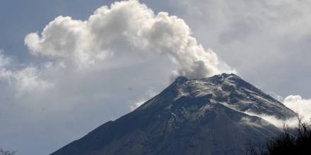 Profesores estudian los volcanes de Ecuador y Canarias