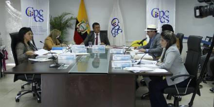 5 miembros piden renuncia del presidente del CPCCS