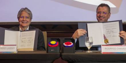 Presidente de Costa Rica firma un acuerdo comercial con Ecuador para su entrada en vigor
