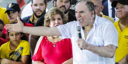 "Aquí el único loco soy yo", dice expresidente de Ecuador Bucaram sobre polémica con Noboa