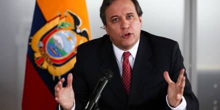 Ecuador prevé déficit fiscal cercano a 2.300 millones de dólares para 2022