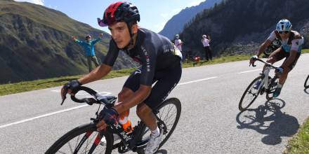 Carapaz subió al podio en el inicio de la Vuelta a España