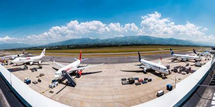 El aeropuerto de Quito marca récord de exportaciones de flores por San Valentín